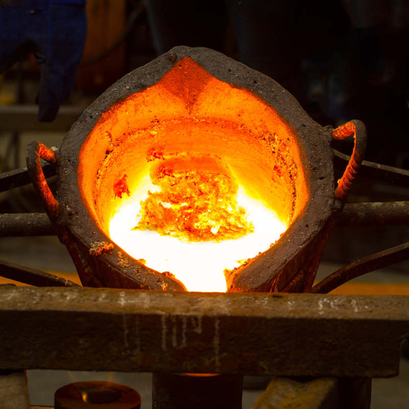 Foundry ladles and skimmers for molten metal handling